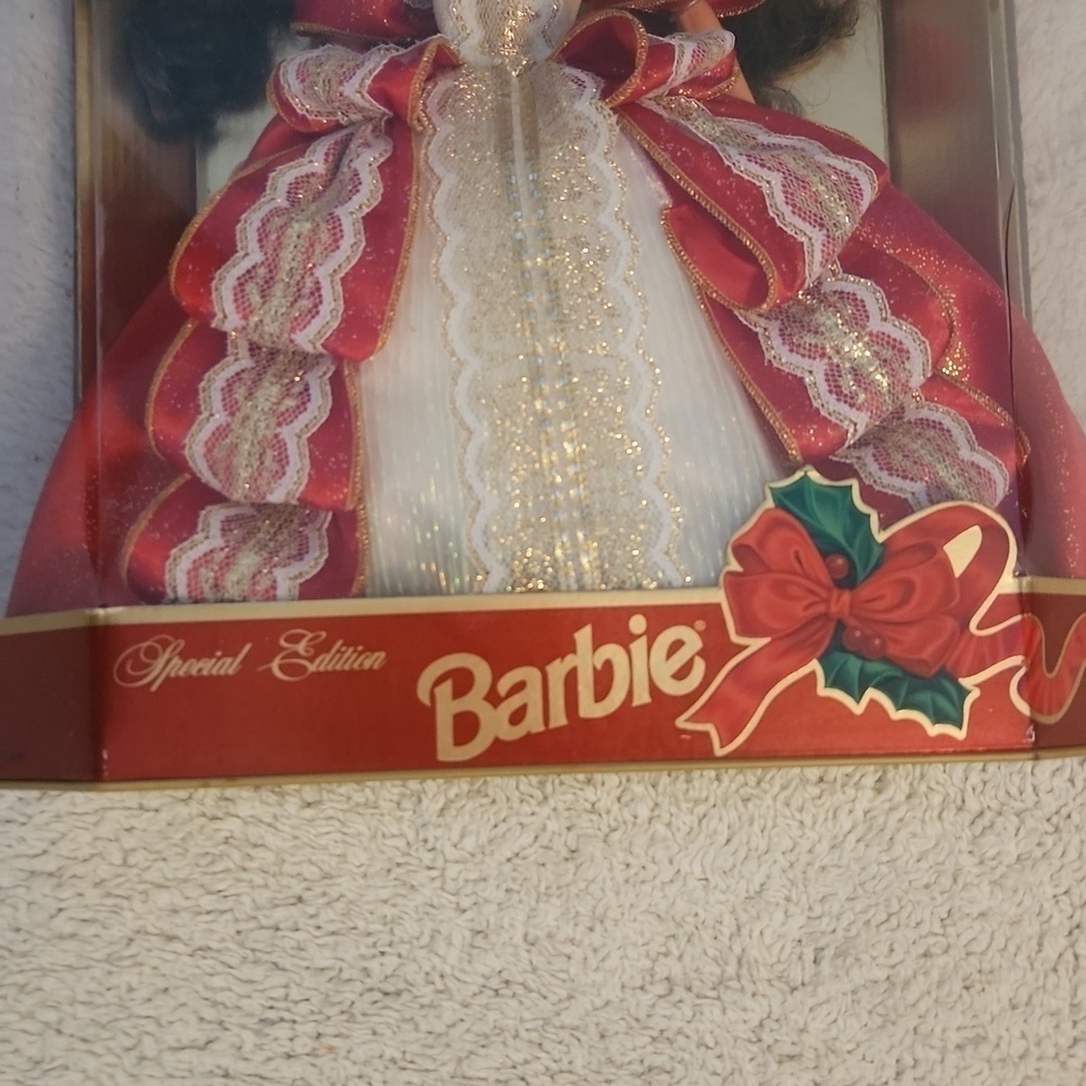 Barbie Happy Holidays Special Edition Hallmark (1997) NRFB Blue Eyes - Picture 4 of 9